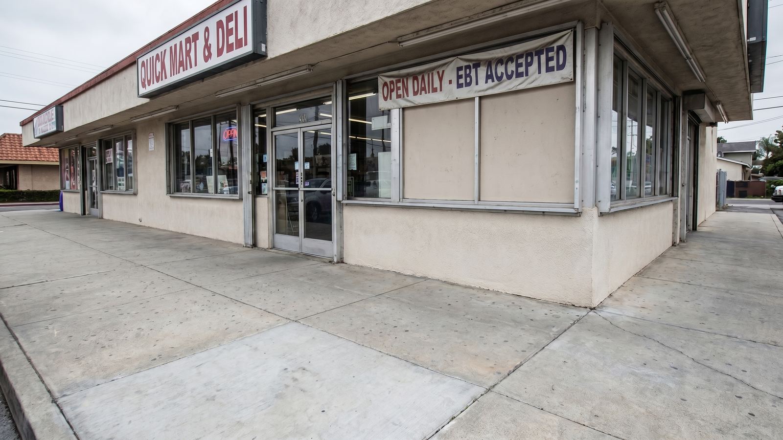 Commercial pressure washing — Houston storefront