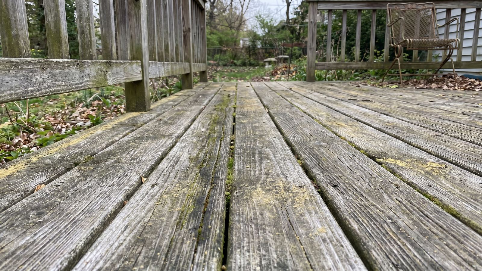 Backyard wooden deck with gray weathering and mildew before B&R cleaning